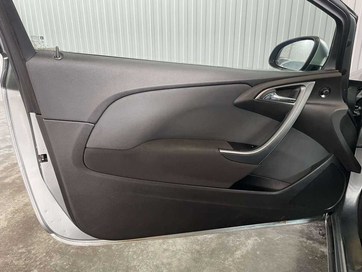 Opel Astra GTC, 2012 - Фото №17