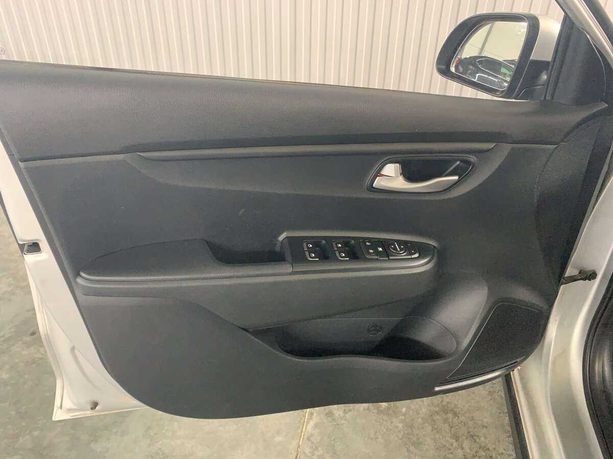 Kia Rio X-Line, 2019 - Фото №20