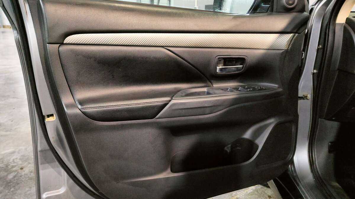 Mitsubishi Outlander, 2012 - Фото №12