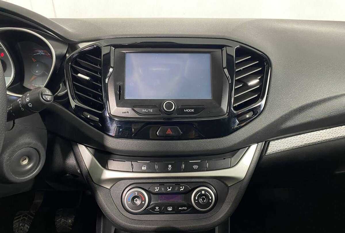 Lada (ВАЗ) Vesta SW, 2021 - Фото №11