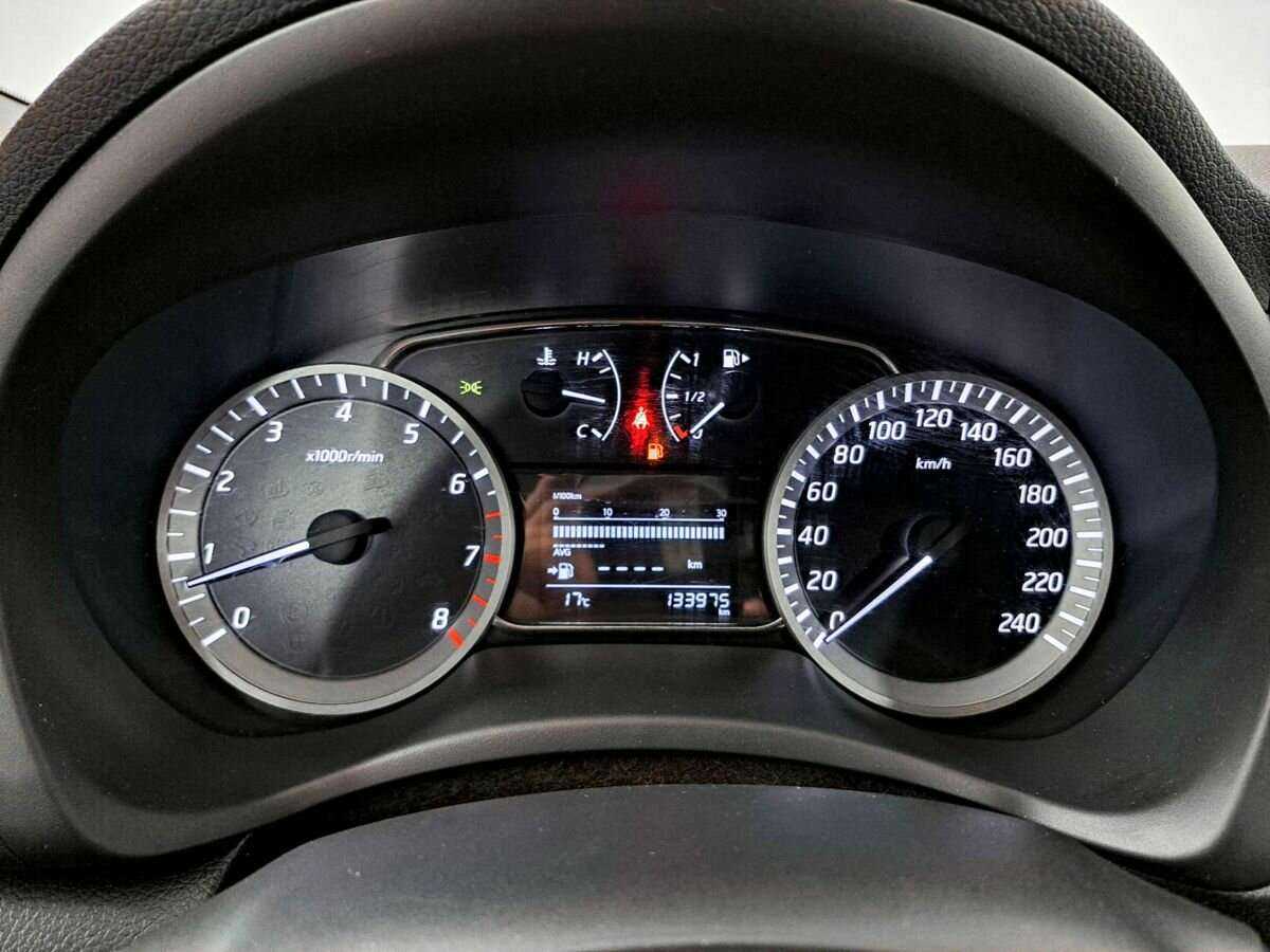 Nissan Tiida, 2015 - Фото №10