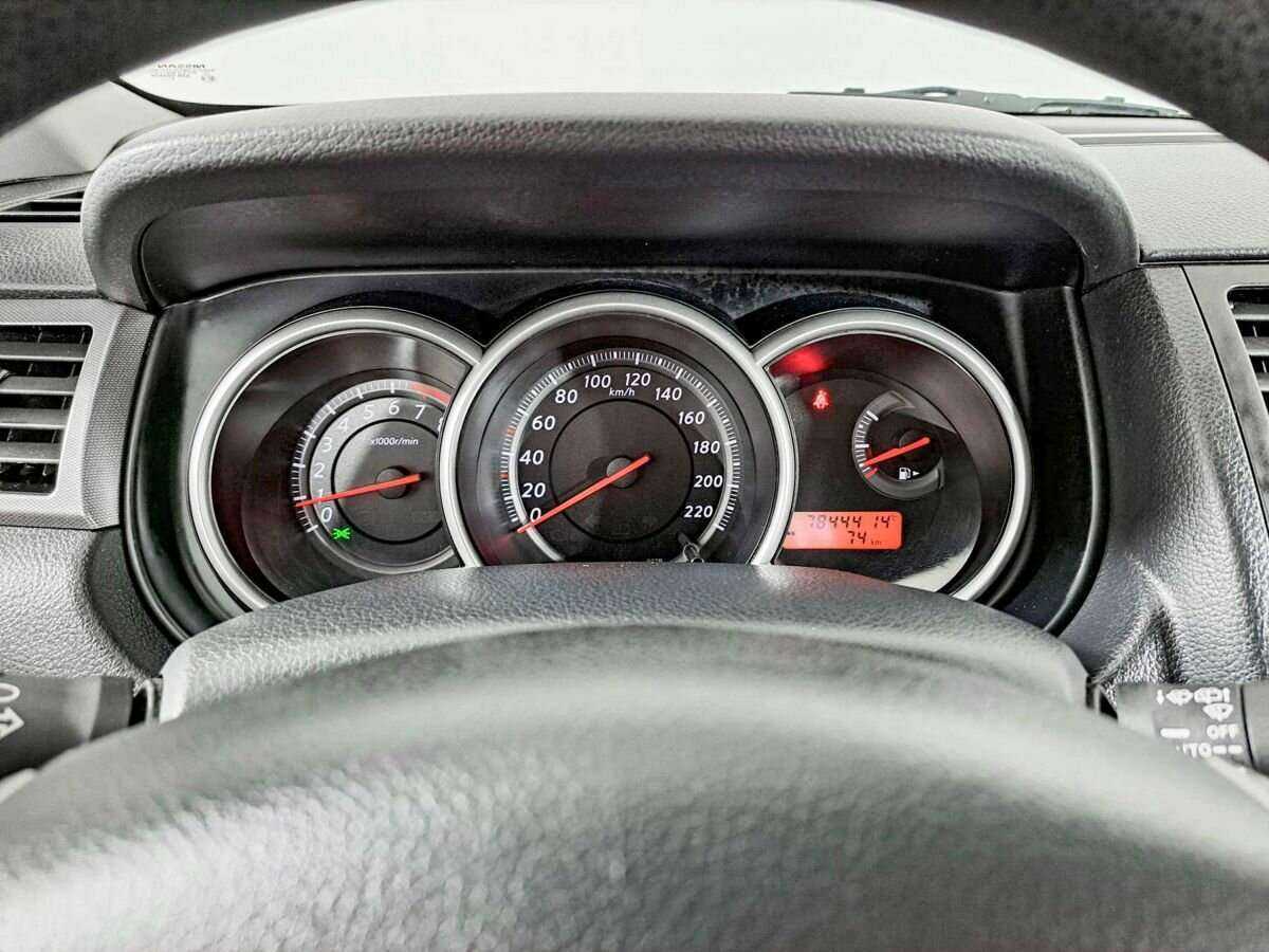 Nissan Tiida, 2012 - Фото №10