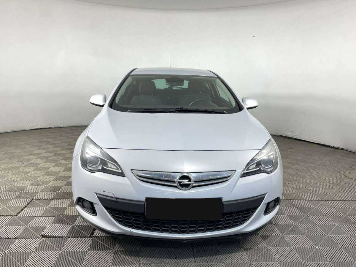 Opel Astra GTC, 2013 - Фото №1