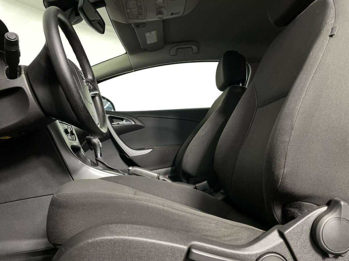 Opel Astra GTC, 2013 - Фото №9