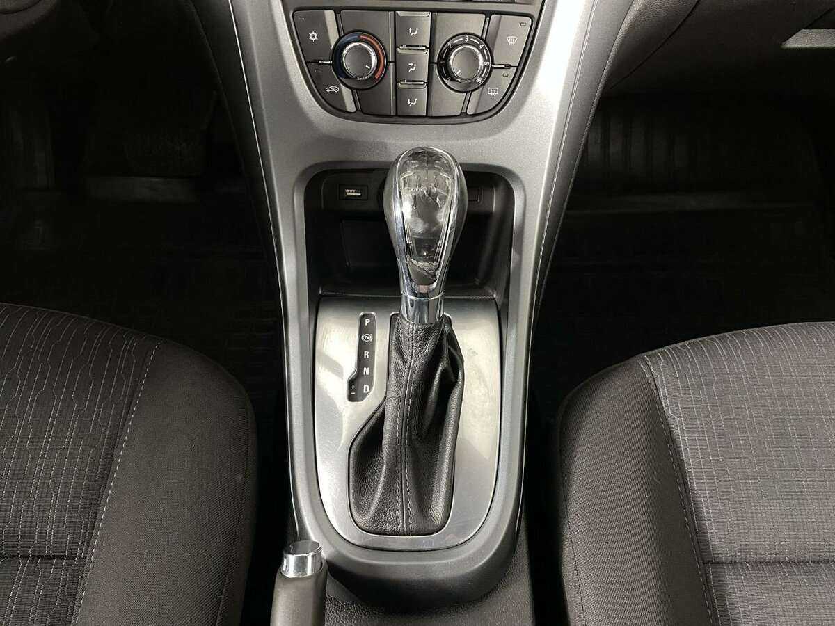 Opel Astra GTC, 2013 - Фото №12