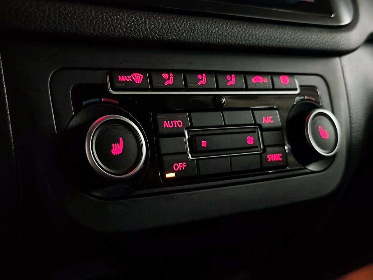 Volkswagen Tiguan, 2013 - Фото №11