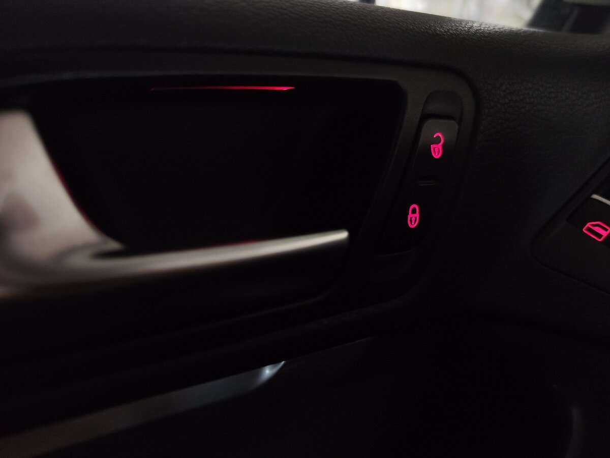 Volkswagen Tiguan, 2012 - Фото №17