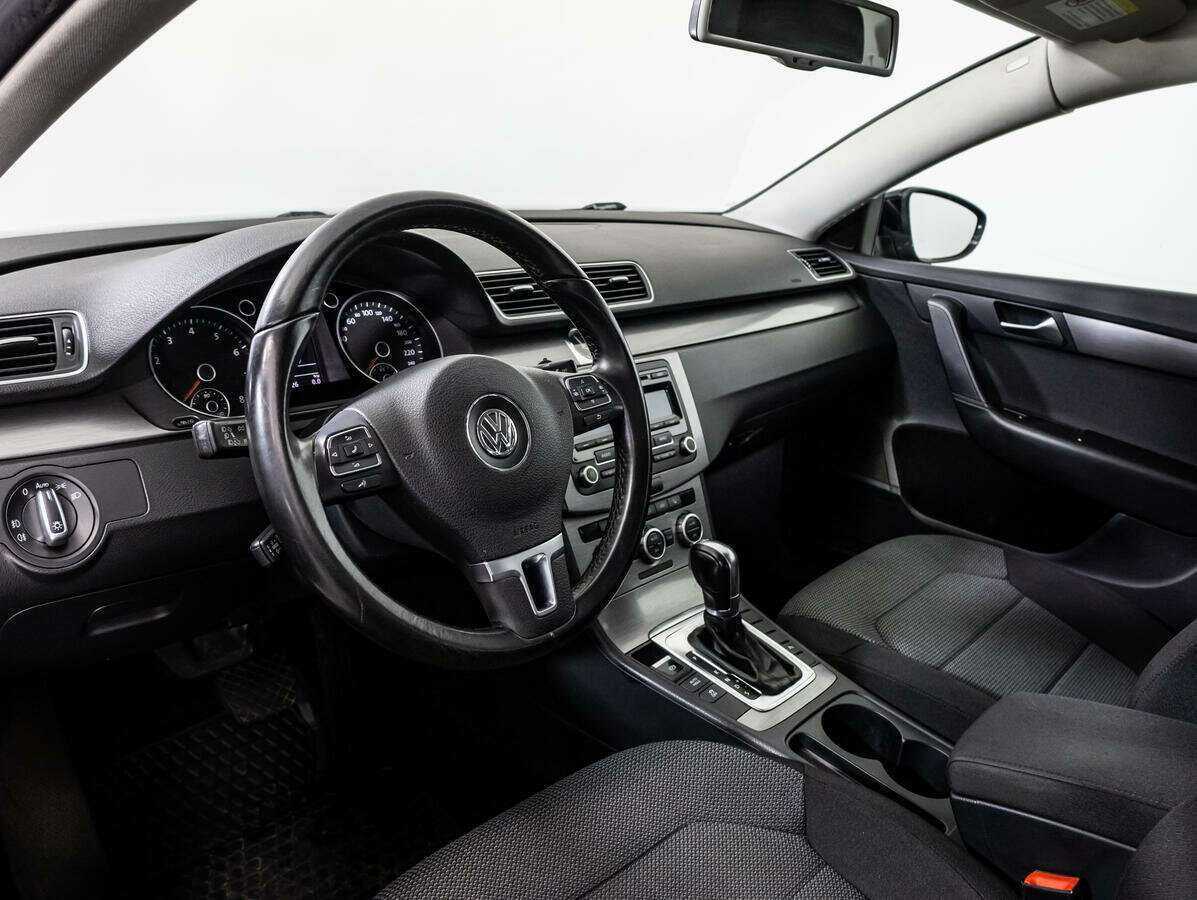 Volkswagen Passat, 2012 - Фото №10