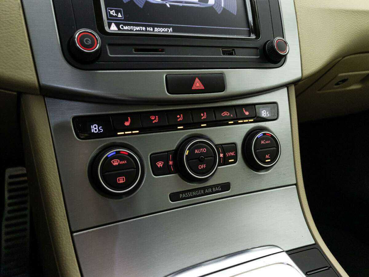 Volkswagen Passat CC, 2012 - Фото №15