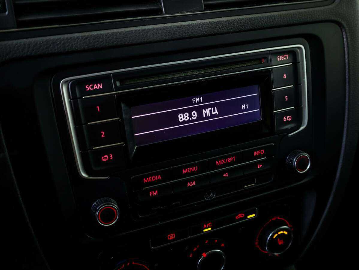 Volkswagen Jetta, 2014 - Фото №11