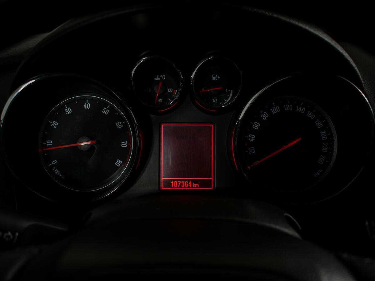 Opel Astra GTC, 2013 - Фото №10