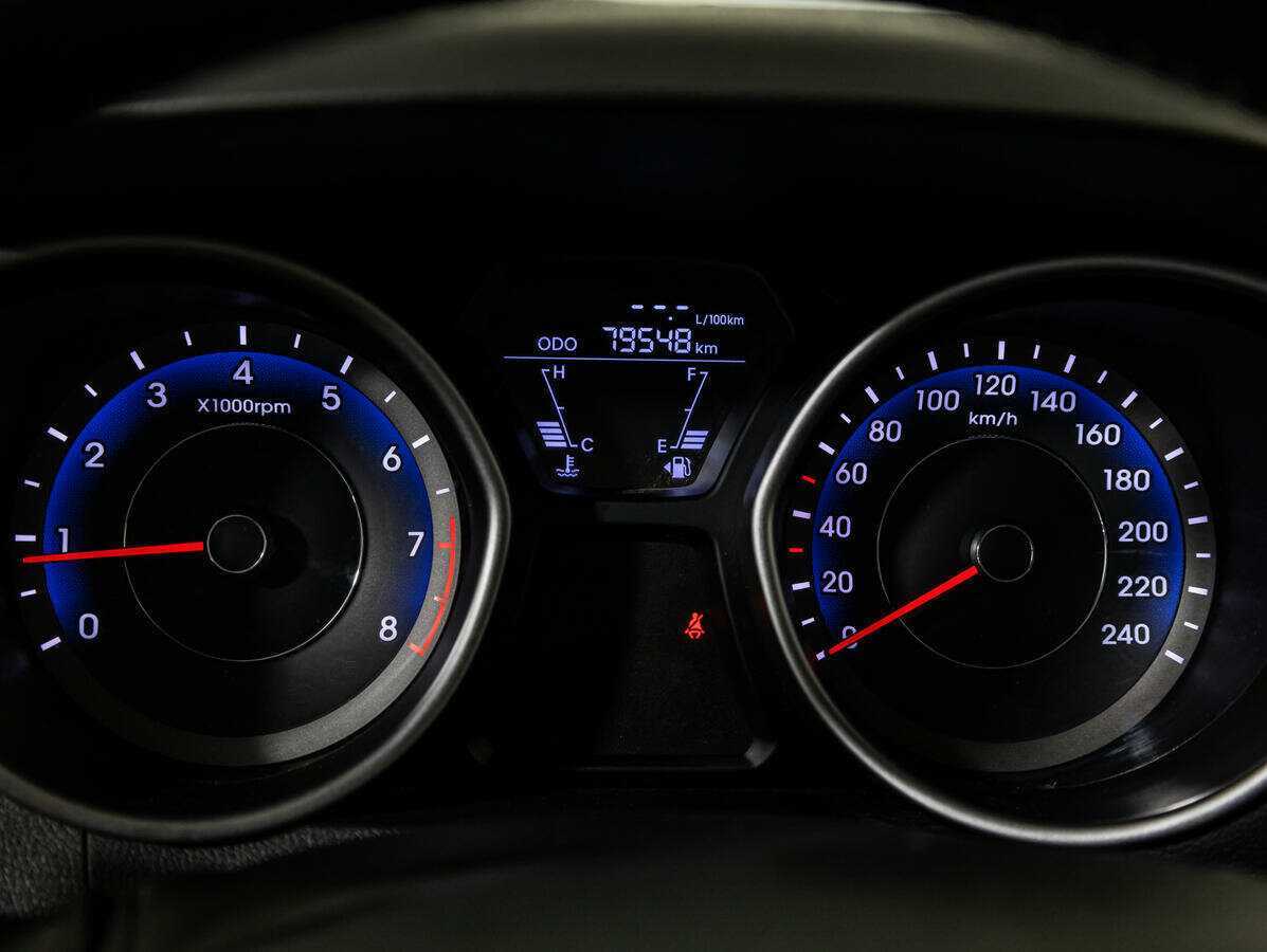 Hyundai Elantra, 2013 - Фото №11