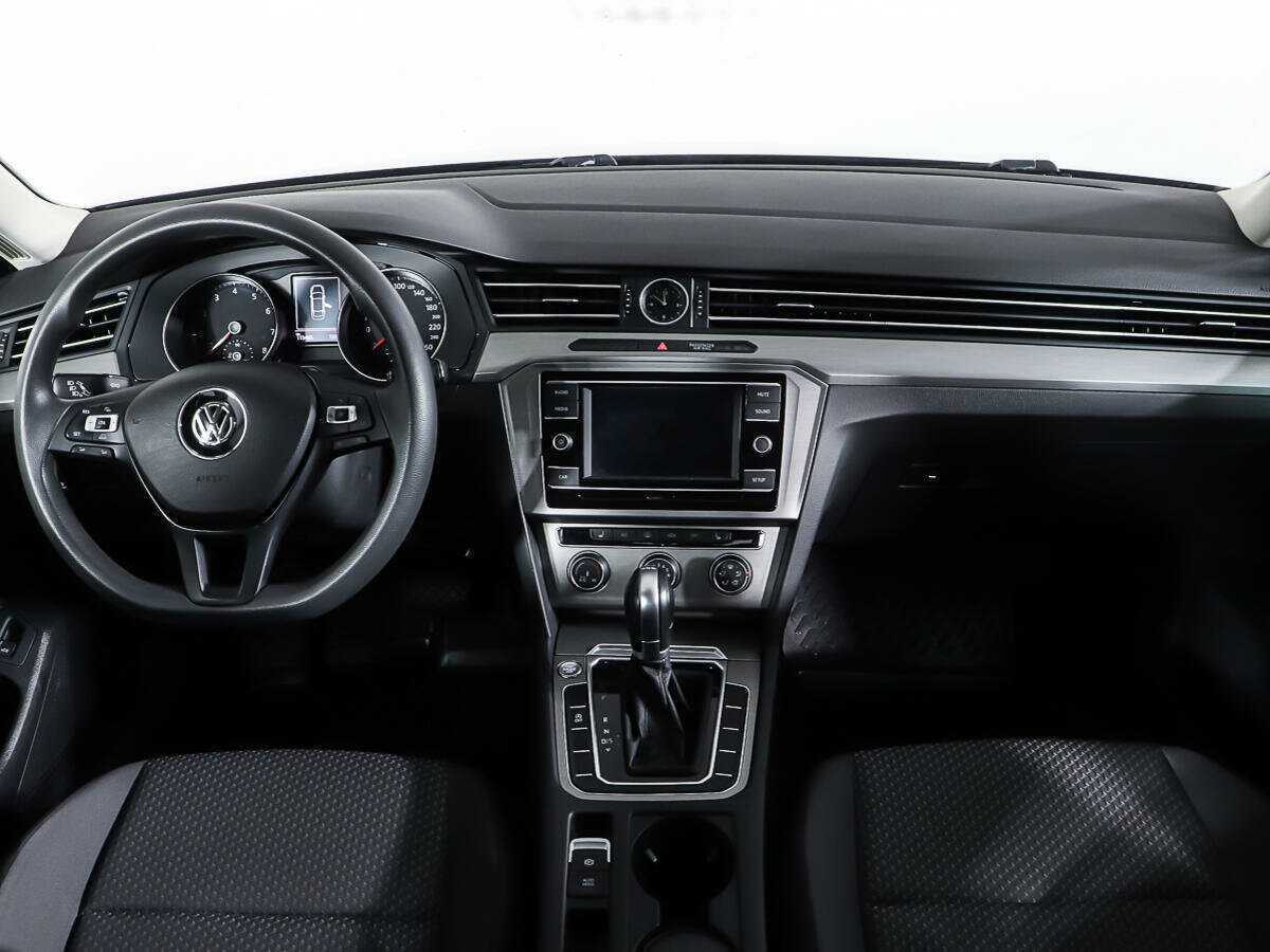 Volkswagen Passat, 2017 - Фото №11
