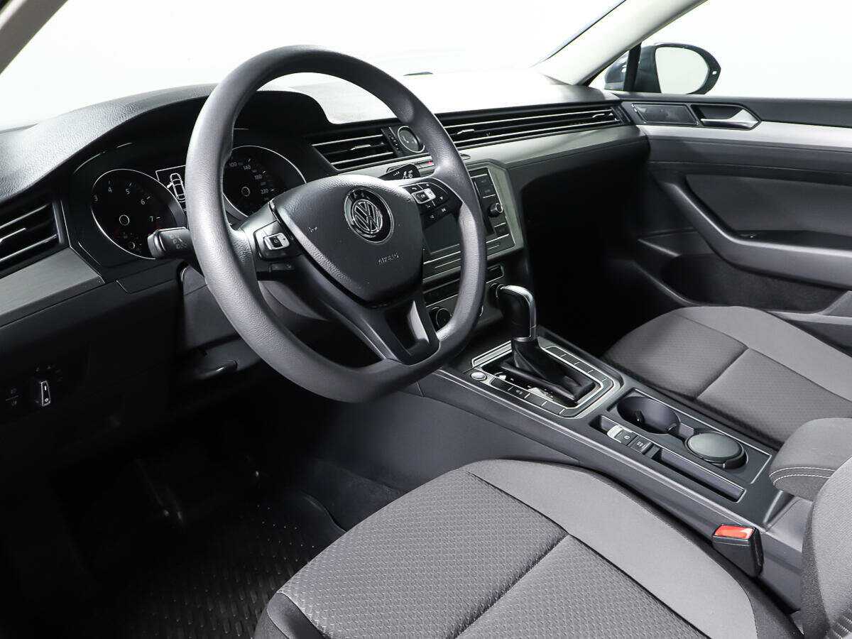 Volkswagen Passat, 2017 - Фото №13