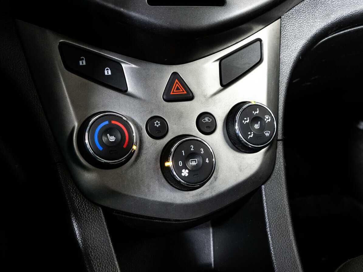 Chevrolet Aveo, 2015 - Фото №12