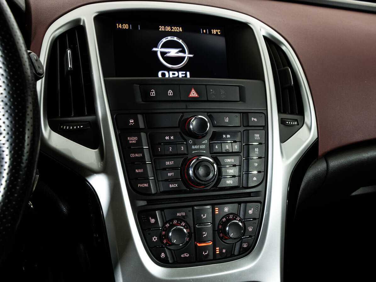 Opel Astra GTC, 2013 - Фото №12