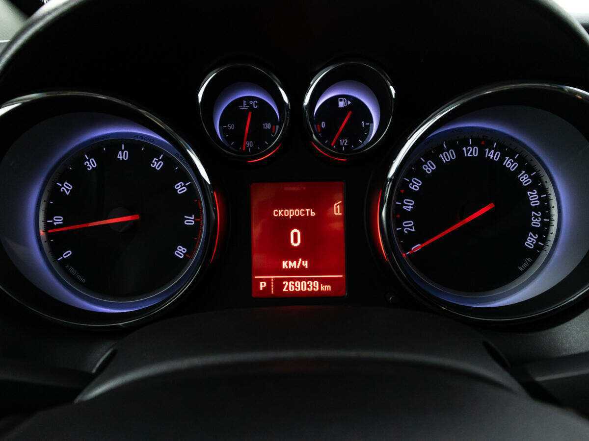 Opel Astra GTC, 2012 - Фото №11