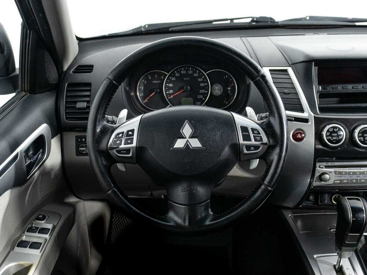 Mitsubishi Pajero Sport, 2012 - Фото №12