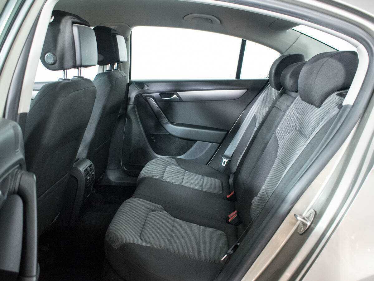 Volkswagen Passat, 2012 - Фото №9