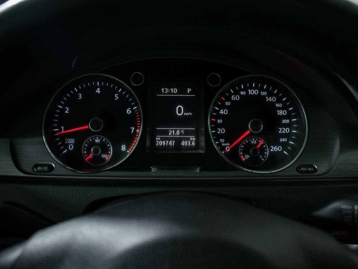 Volkswagen Passat, 2012 - Фото №10