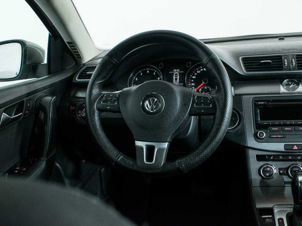 Volkswagen Passat, 2012 - Фото №13