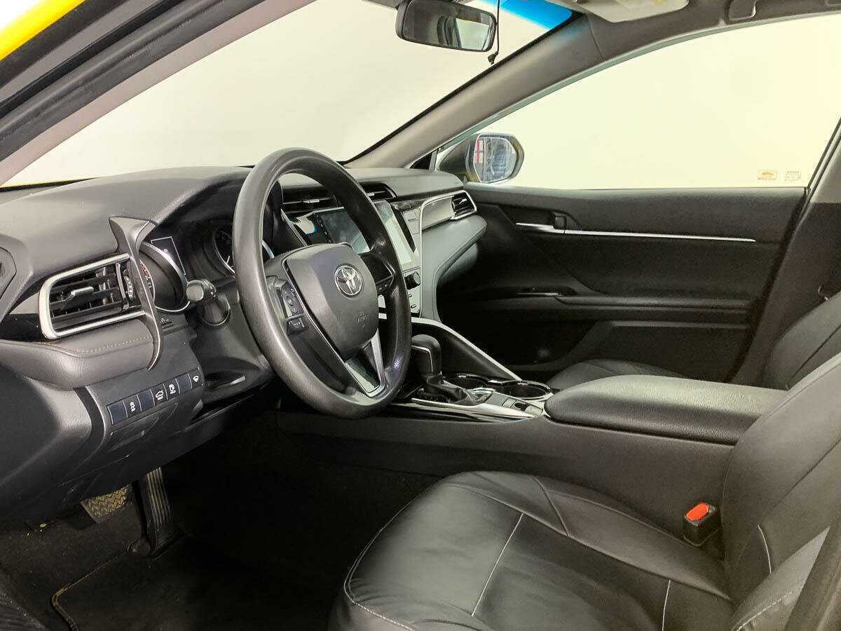 Toyota Camry, 2021 - Фото №8