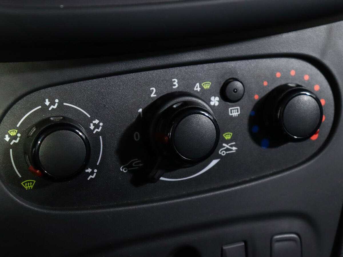 Renault Logan, 2018 - Фото №14