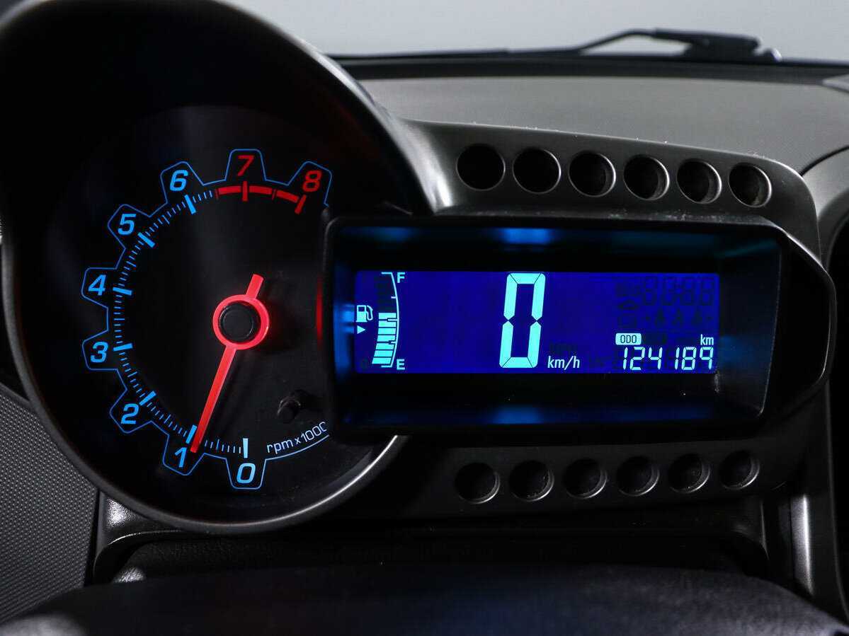 Chevrolet Aveo, 2012 - Фото №8