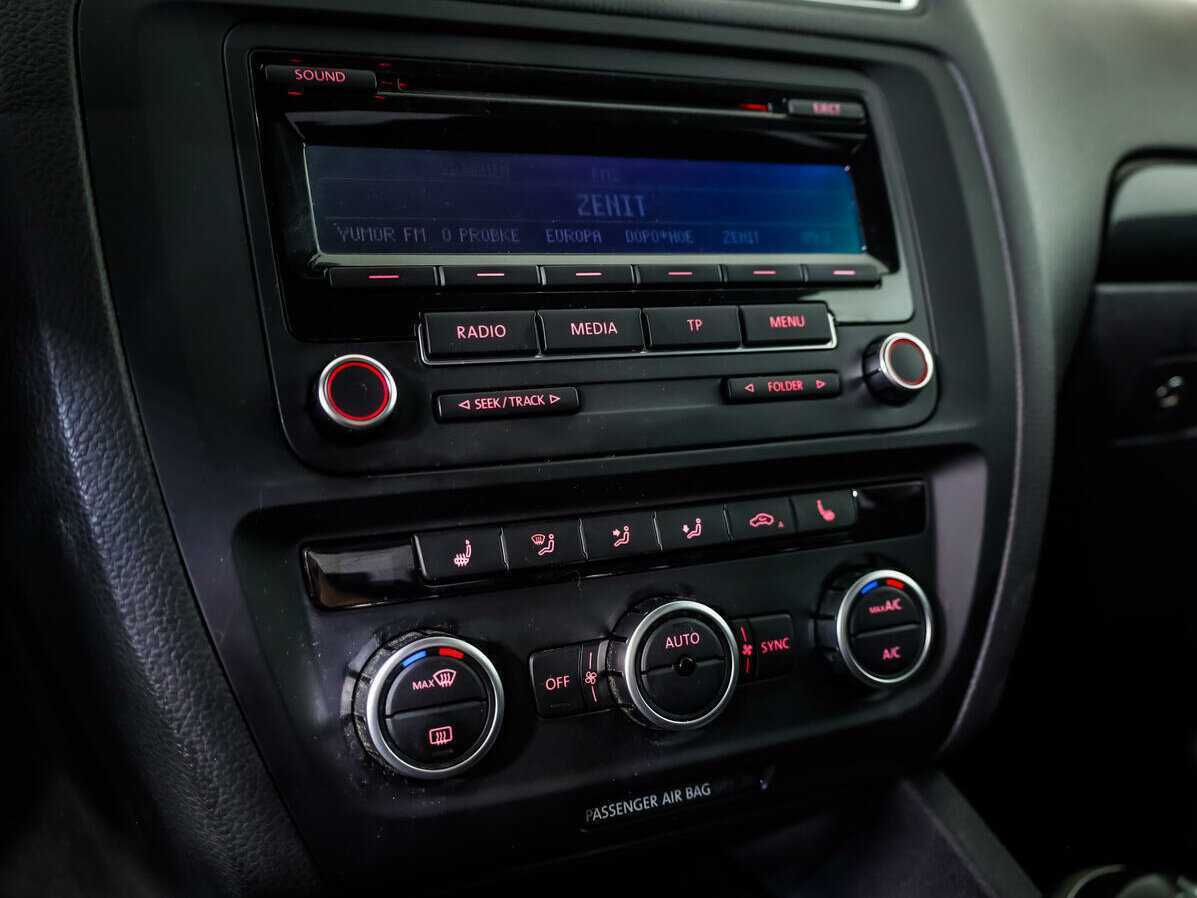 Volkswagen Jetta, 2012 - Фото №12