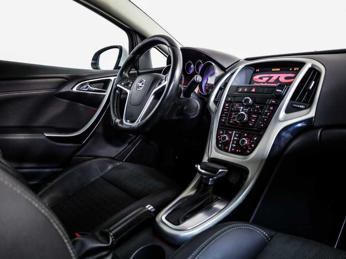 Opel Astra GTC, 2012 - Фото №7