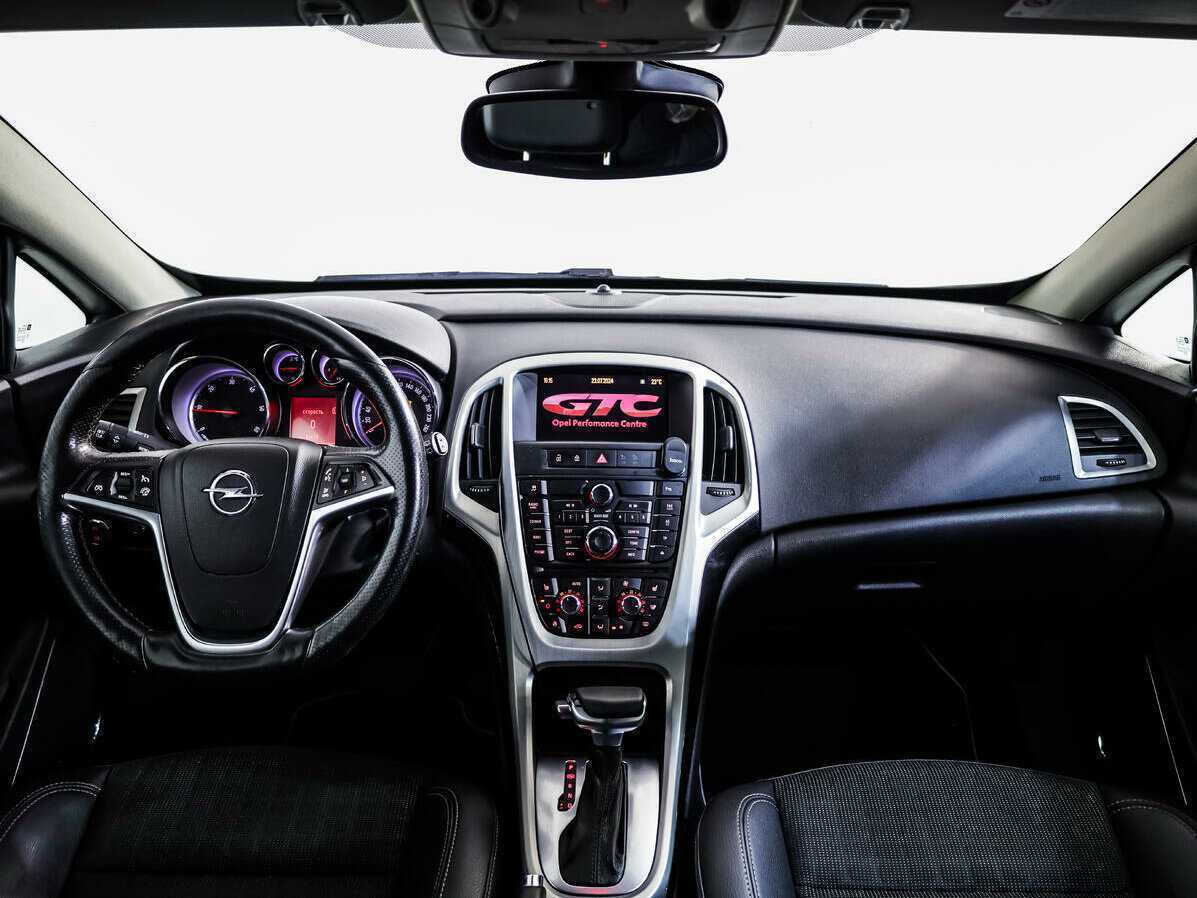 Opel Astra GTC, 2012 - Фото №8
