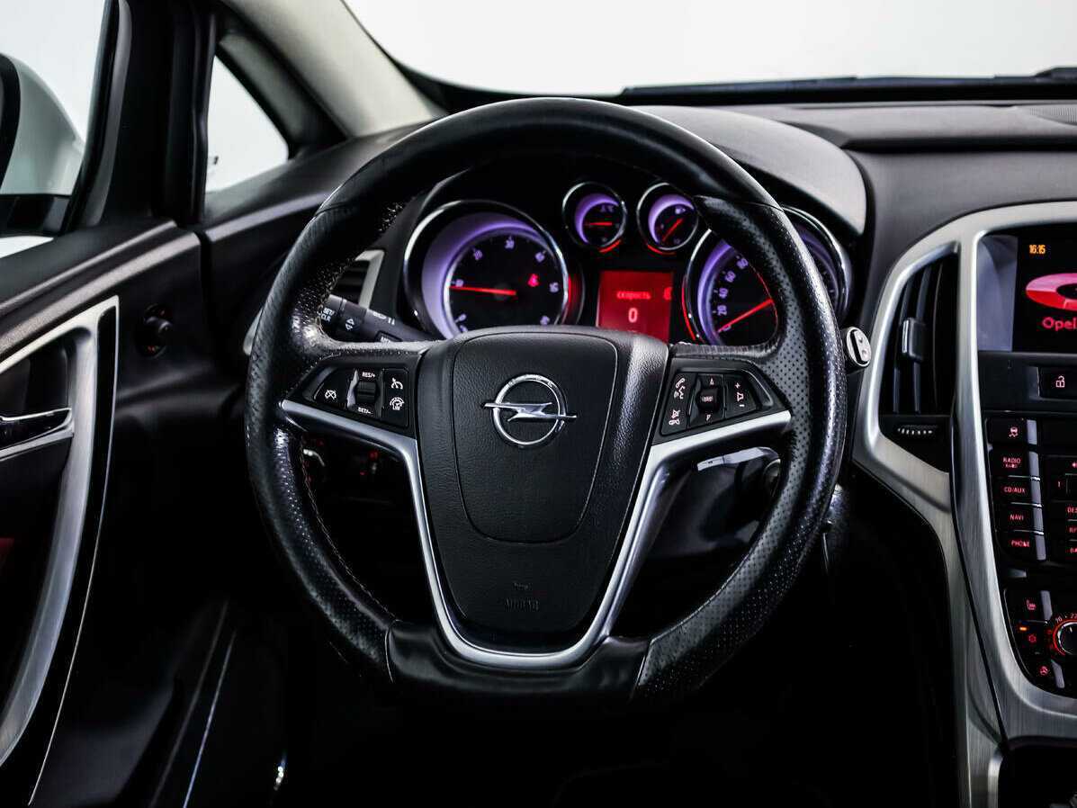 Opel Astra GTC, 2012 - Фото №9