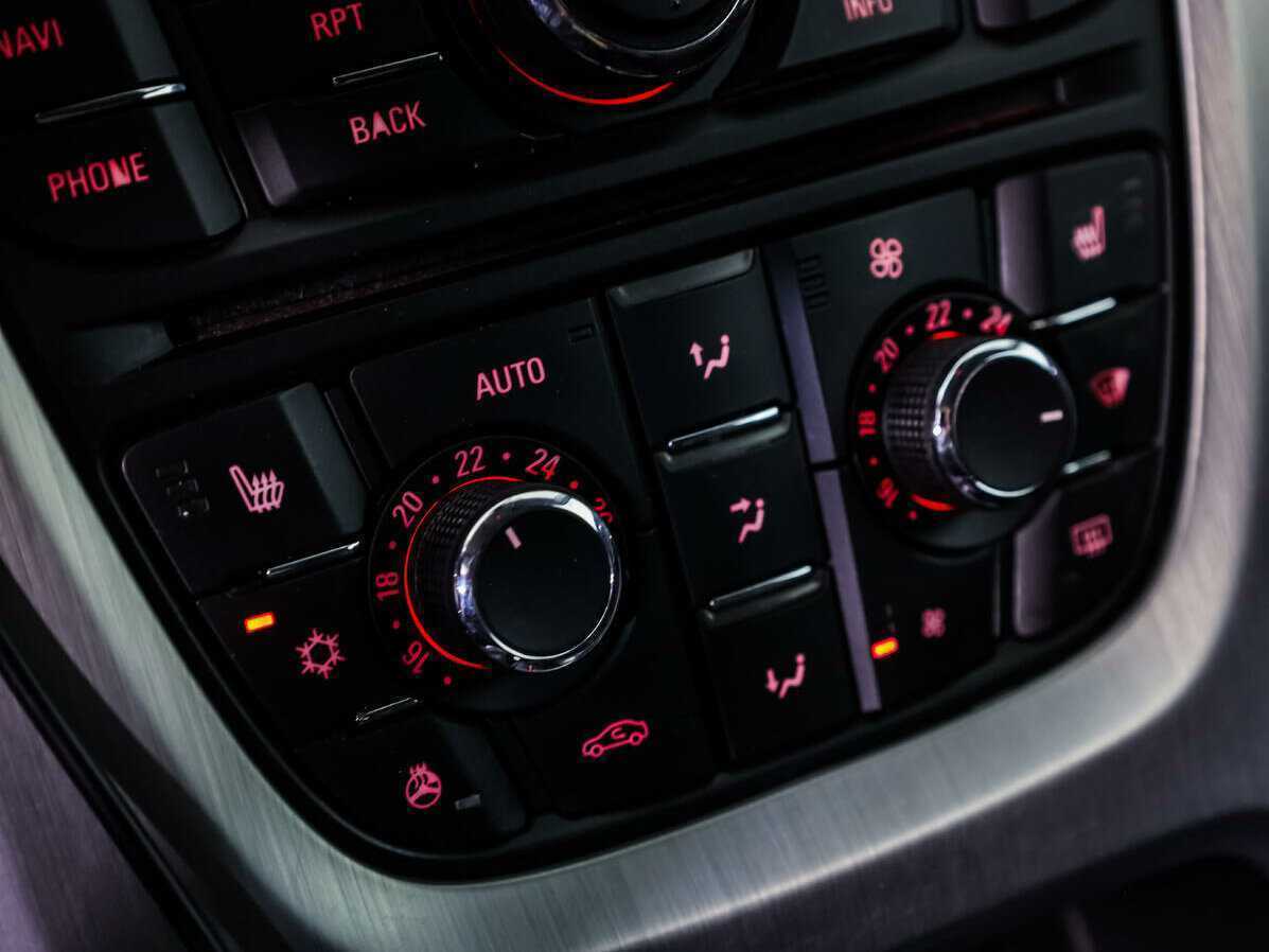 Opel Astra GTC, 2012 - Фото №13