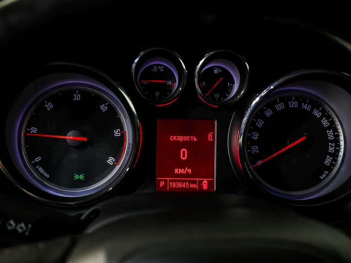 Opel Astra GTC, 2012 - Фото №19