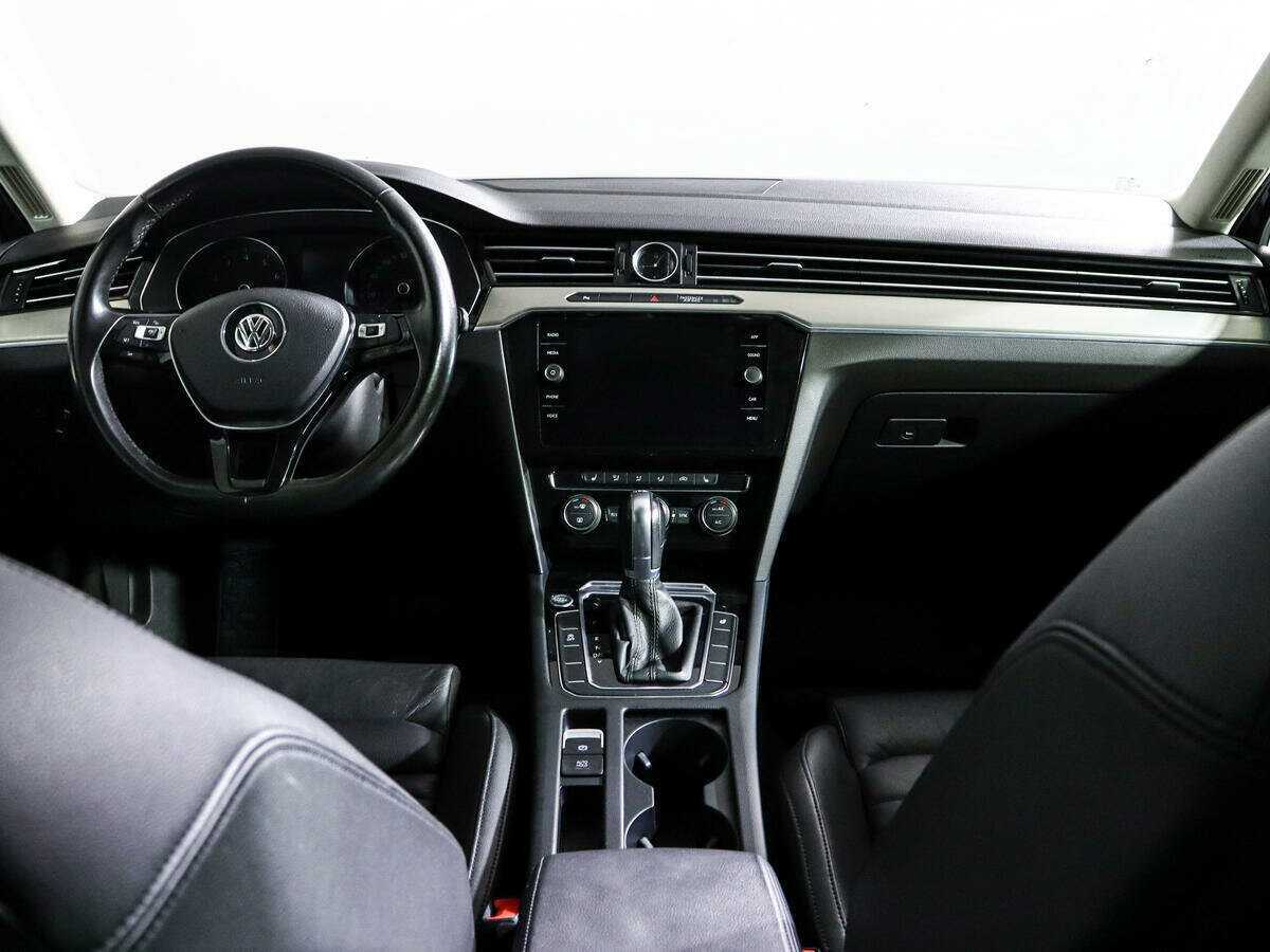 Volkswagen Passat, 2017 - Фото №9