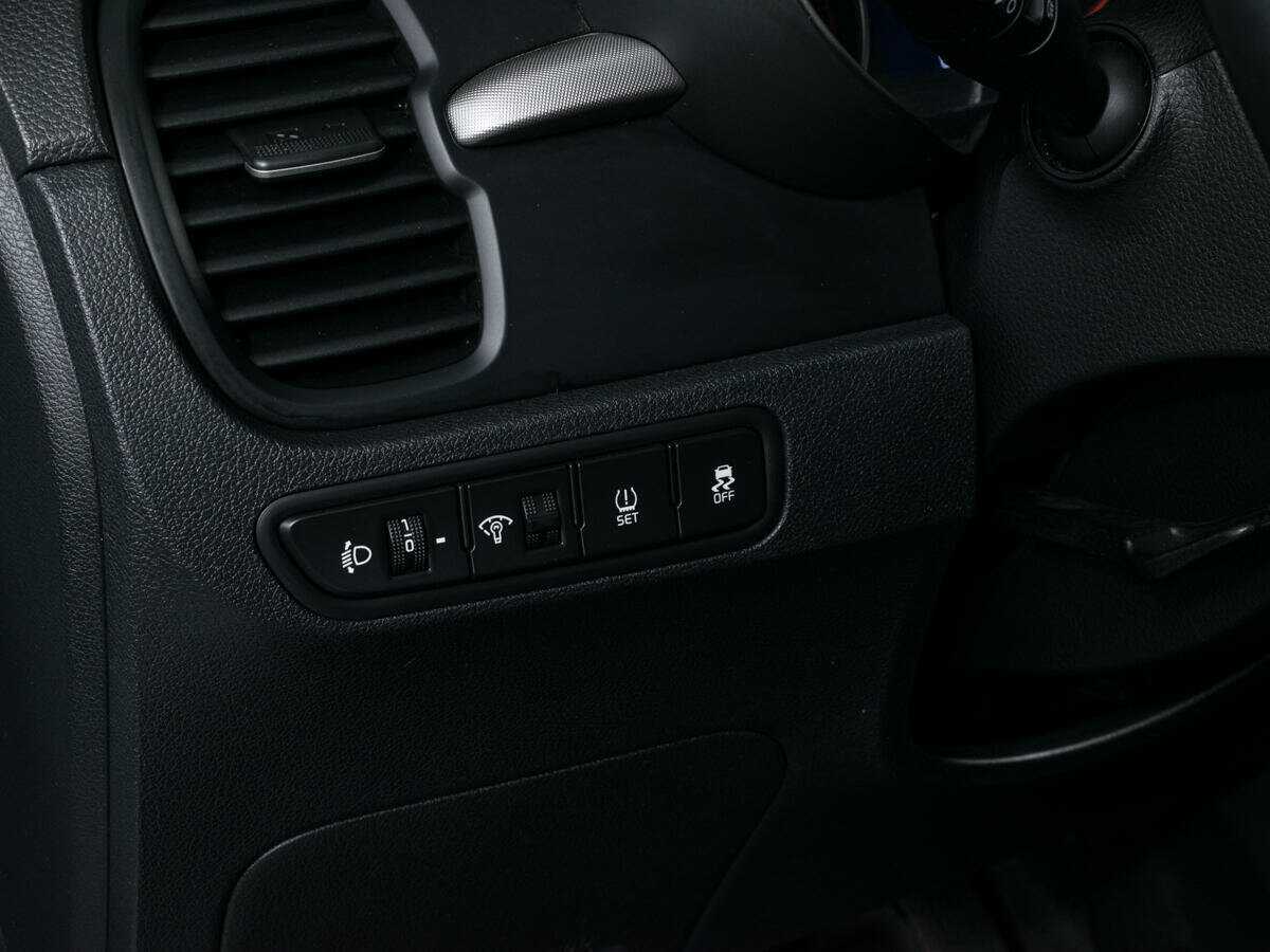 Kia Rio X-Line, 2019 - Фото №15