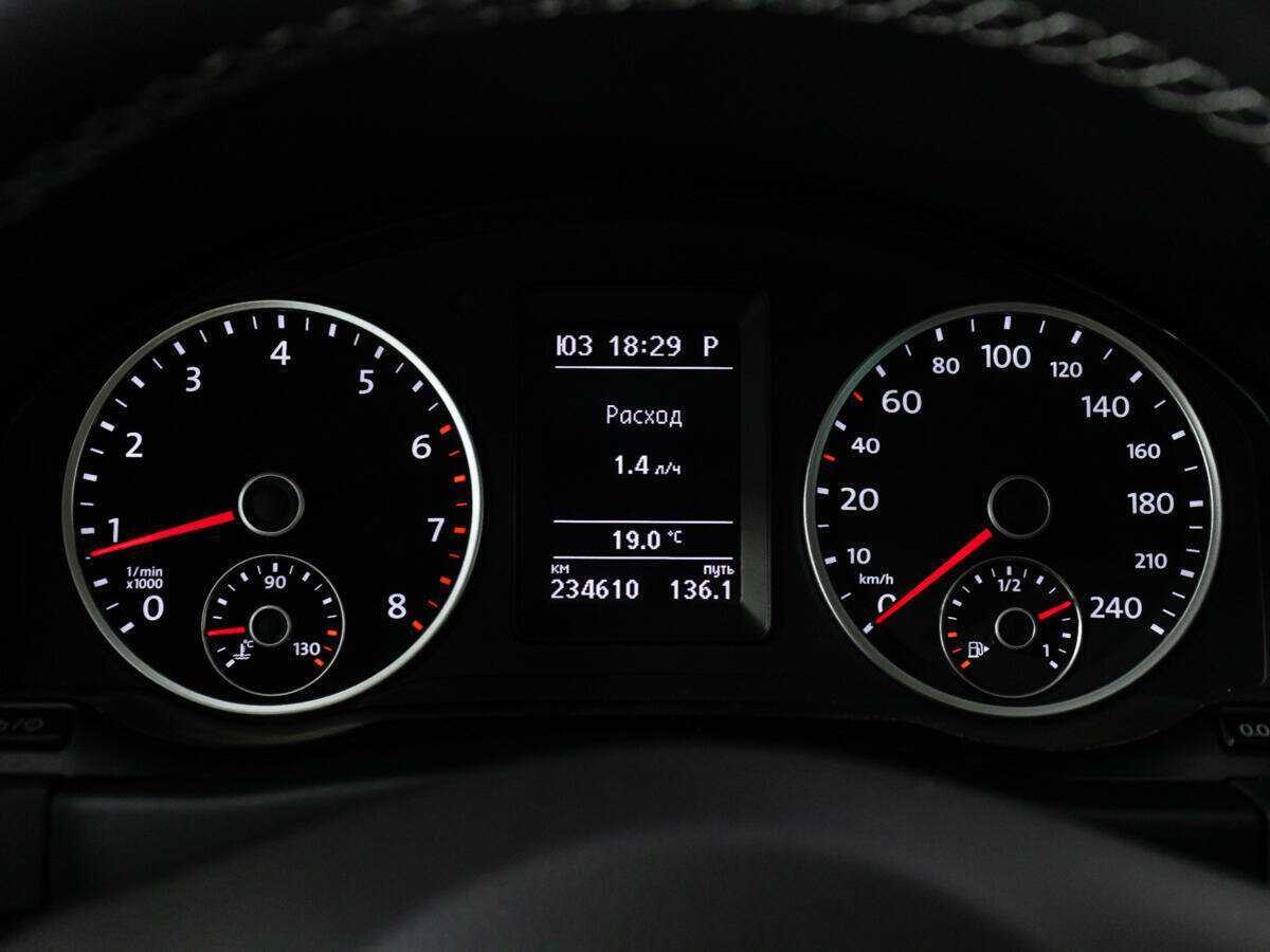 Volkswagen Tiguan, 2015 - Фото №11