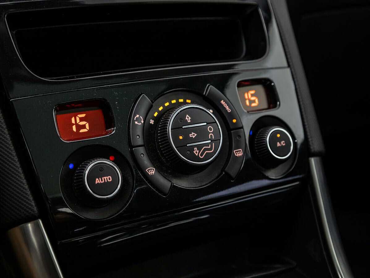 Peugeot 308, 2013 - Фото №15