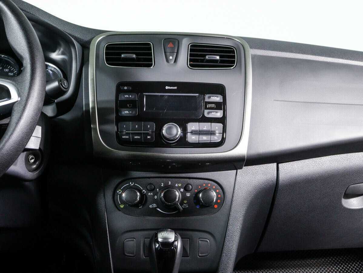 Renault Logan, 2022 - Фото №10