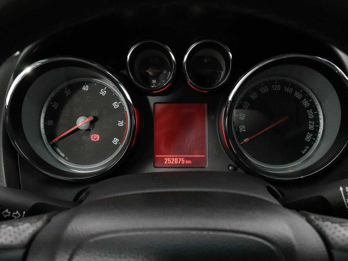 Opel Astra GTC, 2012 - Фото №11