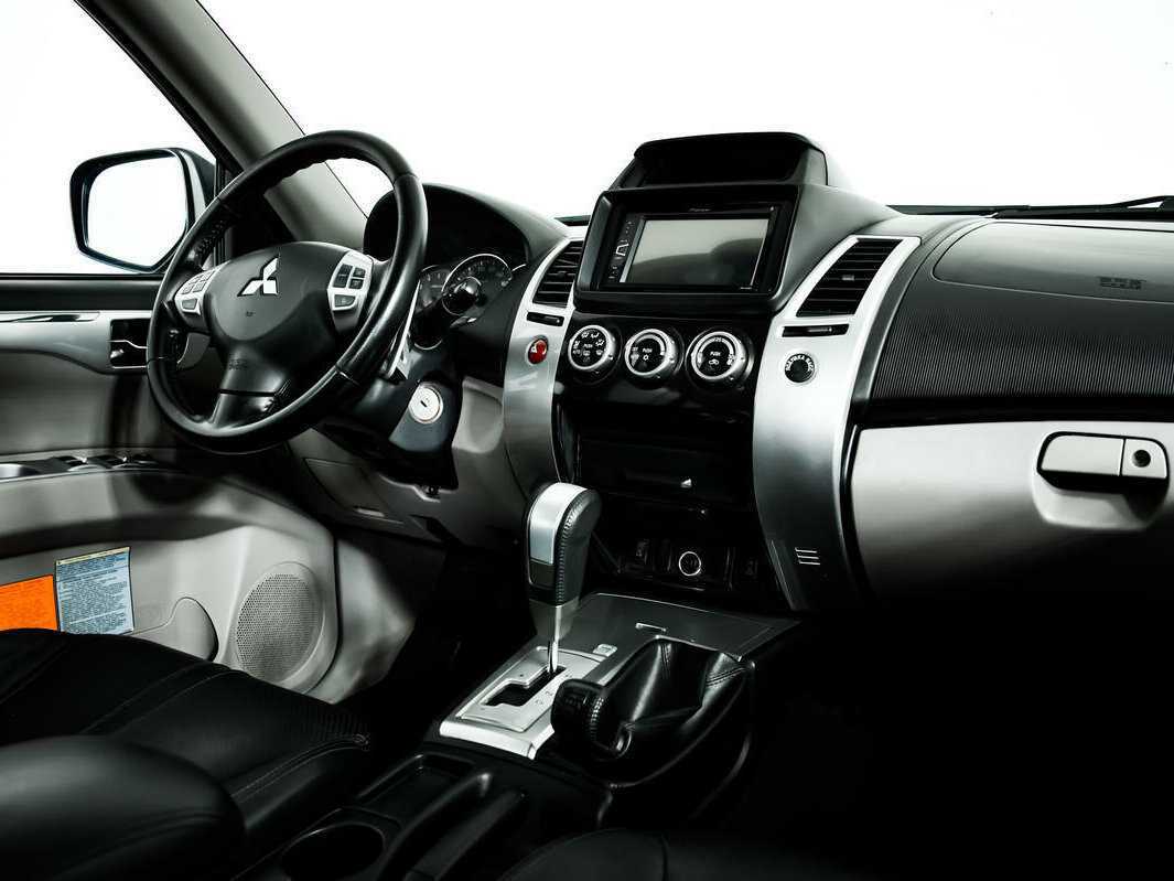 Mitsubishi Pajero Sport, 2014 - Фото №8