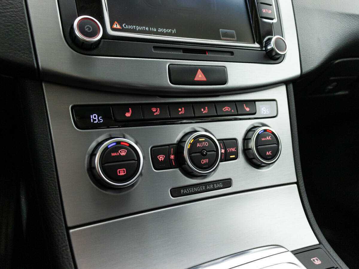 Volkswagen Passat CC, 2013 - Фото №15