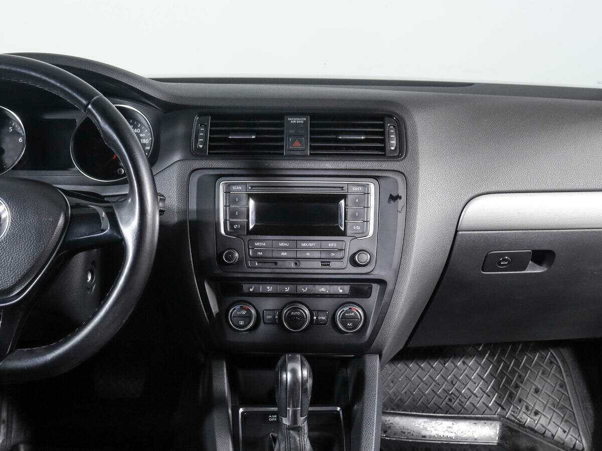 Volkswagen Jetta, 2015 - Фото №10