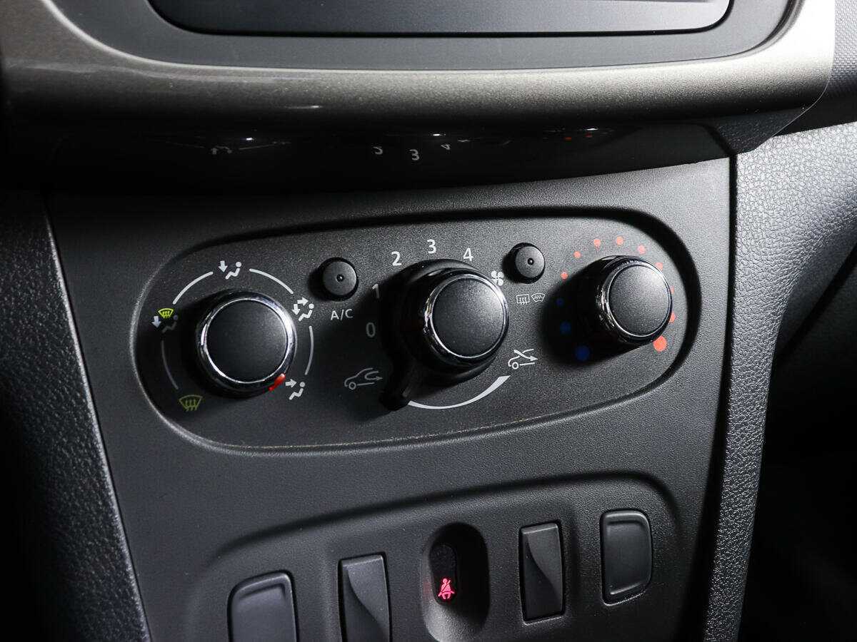 Renault Logan, 2020 - Фото №15