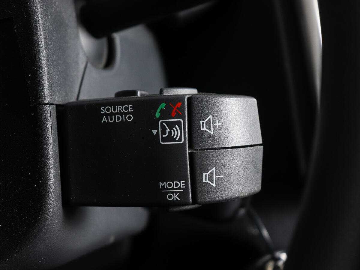 Renault Logan, 2020 - Фото №16