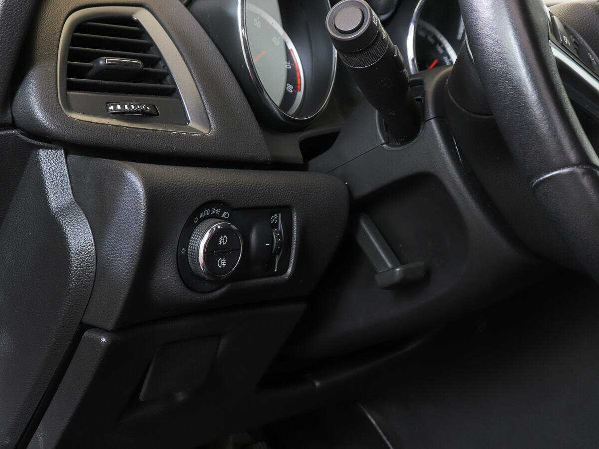 Opel Astra GTC, 2012 - Фото №12