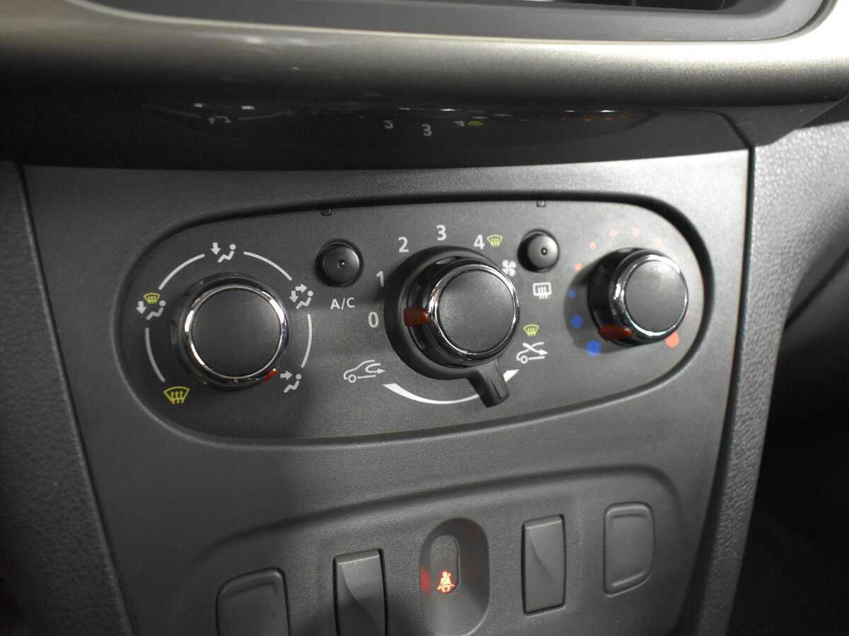 Renault Logan, 2020 - Фото №12