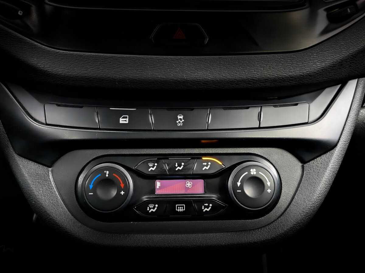 Lada (ВАЗ) Vesta, 2019 - Фото №12