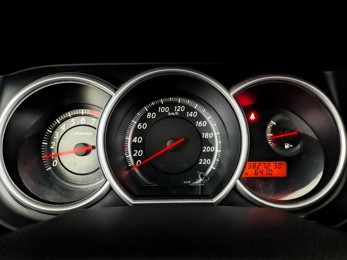 Nissan Tiida, 2013 - Фото №10