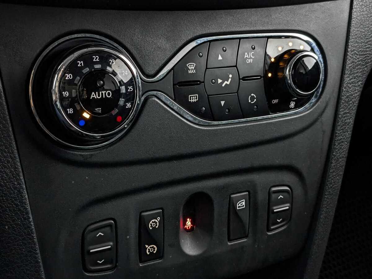 Renault Logan, 2020 - Фото №16